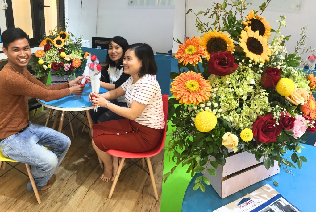 CHÀO MỪNG NGÀY 8/3: Tri Ân Nữ Cán Bộ, Lan Tỏa Niềm Vui