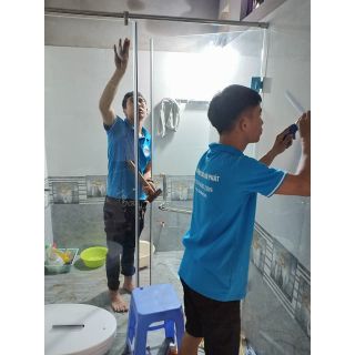 Thi Công Phòng Vách Tắm Kính Sọc Phụ Kiện Đen Cửa Lùa Tại La Khê, Hà Đông