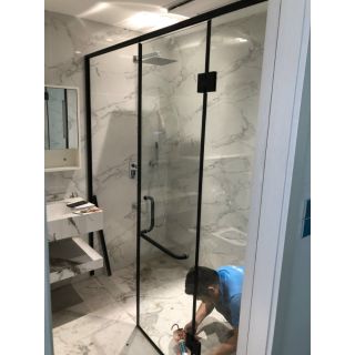 Lắp đặt Vách tắm kính 90 độ khung đen 4.18m2 tại Vinhomes Smart City