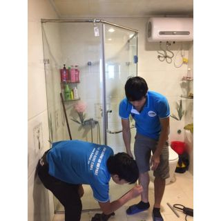 Lắp đặt Vách tắm kính vát góc 135 độ 3.41m2 tại Hoàn Kiếm