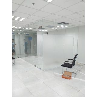 Thi công Vách kính cửa thủy lực ngăn văn phòng 28 m2 tại Dương Đình Nghệ
