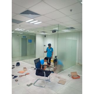 Thi công Vách kính cửa thủy lực ngăn văn phòng 28 m2 tại Dương Đình Nghệ