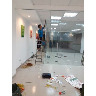 Thi công vách ngăn kính cường lực 10mm 35 m2 tại 19 Cát Linh, Hà Nội