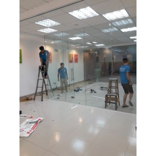 Thi công vách ngăn kính cường lực 10mm 35 m2 tại 19 Cát Linh, Hà Nội