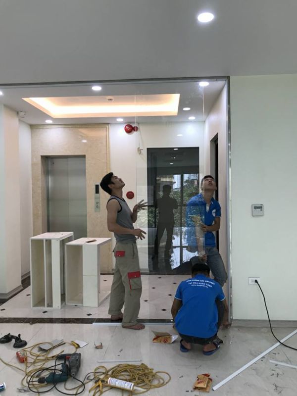 Thi công Cửa kính cường lực Ngăn Văn phòng 27 Đỗ Quang