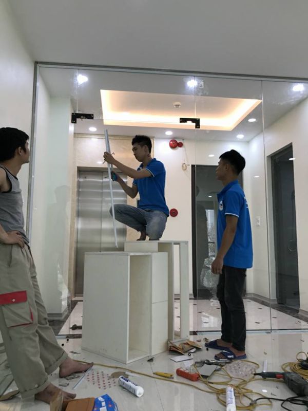 Thi công Cửa kính cường lực Ngăn Văn phòng 27 Đỗ Quang
