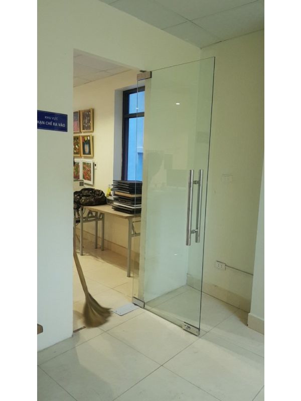 Lắp đặt Cửa kính thủy lực 1 cánh 2.16m2 thông phòng tại VP SOHO Cầu Giấy