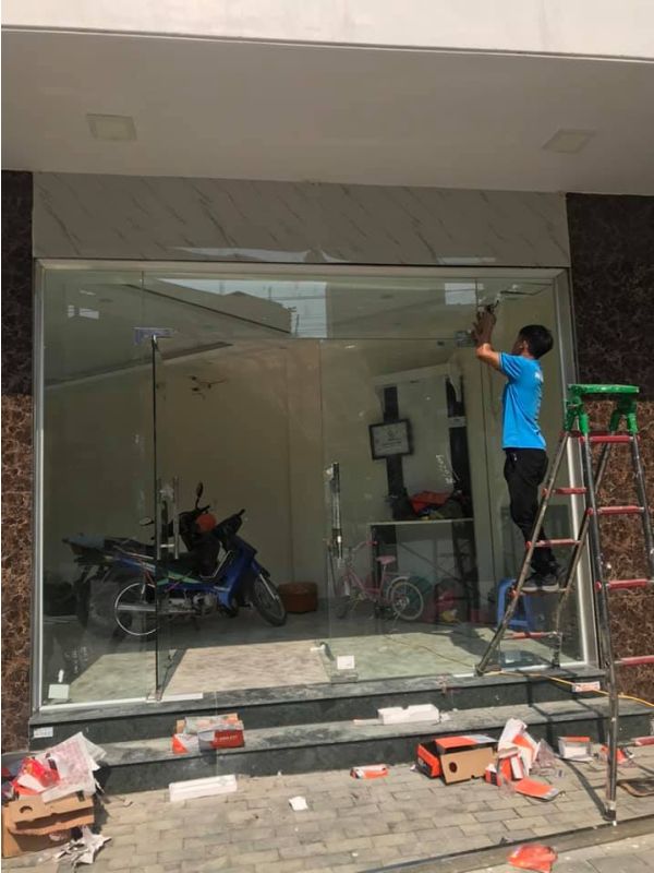 Lắp đặt Cửa kính lùa 2 cánh mặt tiền 18m2 cho nhà hàng Regiustea Ô Chợ Dừa