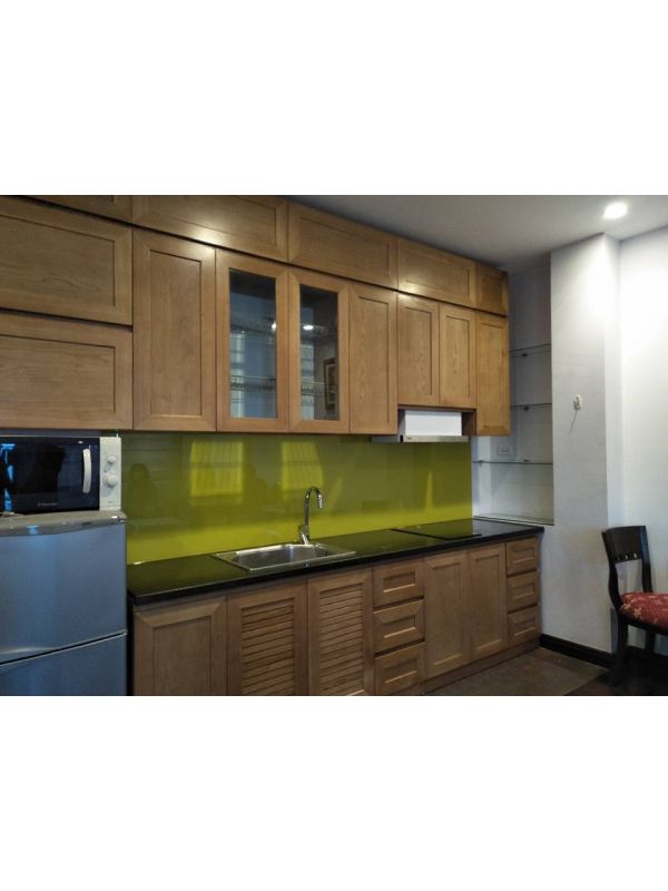 Lắp đặt kính màu ốp bếp 3.8 mét dài màu vàng chanh tại Hà Nội