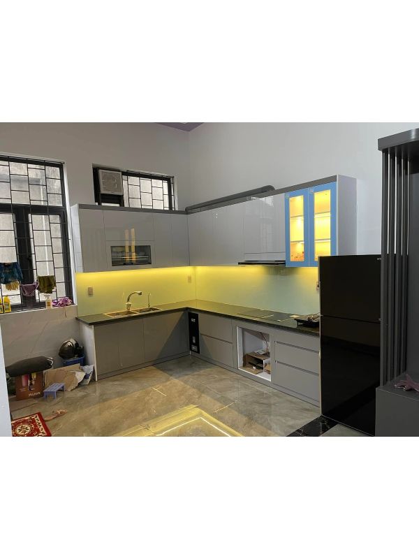 Lắp Kính Ốp Bếp 4.1m Màu Vàng Sữa 8mm tại The Zei, Mỹ Đình