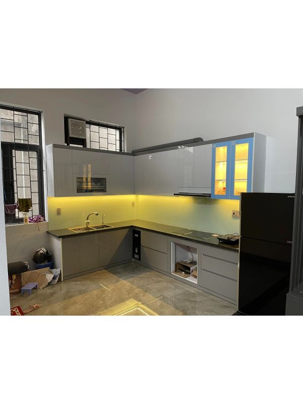 Lắp Kính Ốp Bếp 4.1m Màu Vàng Sữa 8mm tại The Zei, Mỹ Đình