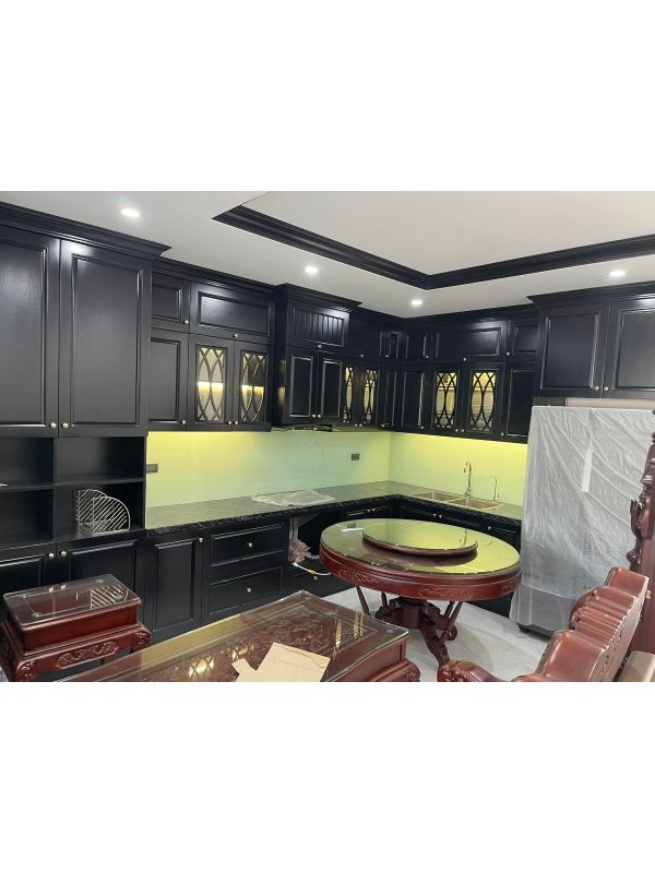 Thi công Kính Ốp Bếp 4.2m Màu Vàng Sữa 8mm tại Biệt thự Gamuda