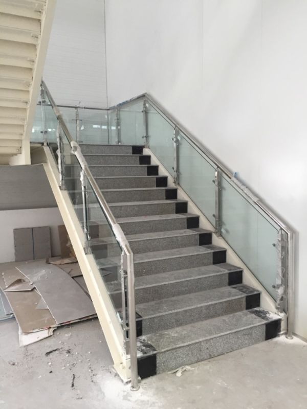 Thi công Lan can cầu thang kính inox 145m tại nhà máy AOMAGA Bắc Ninh