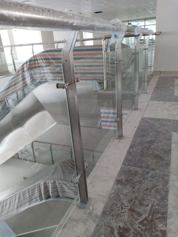Thi công Lan can cầu thang kính inox 145m tại nhà máy AOMAGA Bắc Ninh
