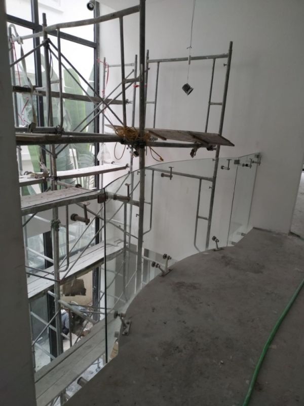 Thi công Lan can cầu thang kính nhà phố 4 tầng tại Đông Anh Hà Nội