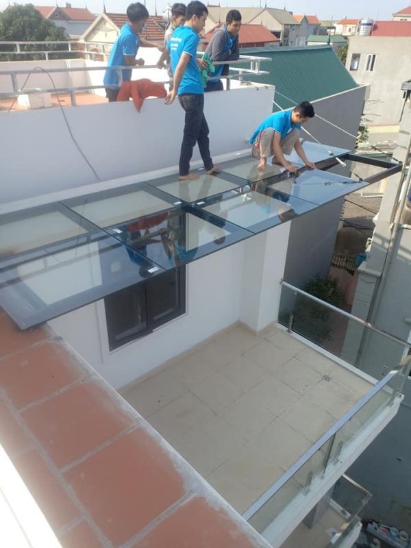 Thi công Mái kính cường lực khung sắt cho sân thượng 15 m2 tại Láng Hạ