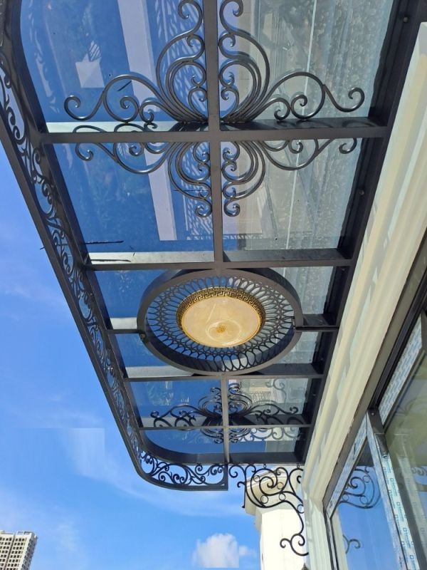 Lắp đặt Mái sảnh kính cường lực 3.75m2 khung sắt mỹ thuật tại Mỹ Đình