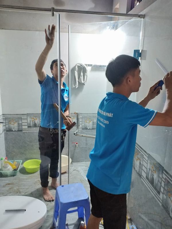 Lắp đặt Phòng tắm kính Dịch Vọng Hậu 3.15m2 bộ thẳng chống tràn nước