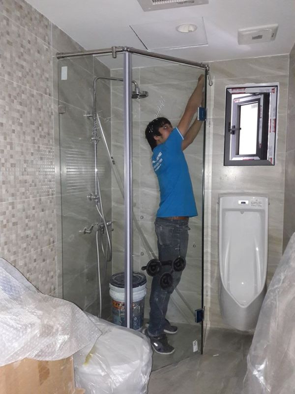 Thi công lắp phòng tắm kính góc 135 độ tại CC IA20 Ciputra 3.6m2