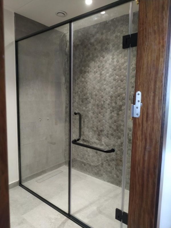 Thi công phòng tắm kính thẳng mở quay phụ kiện đen 4.5m2 tại Cầu Diễn