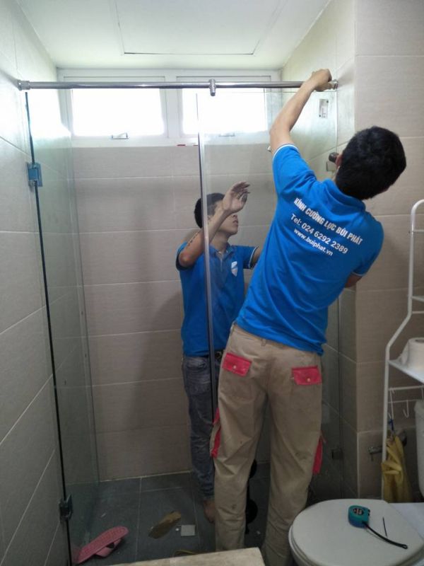 Thi công Vách kính nhà tắm 8mm 3.0m2 ngăn nước tại Phúc Đồng Long Biên