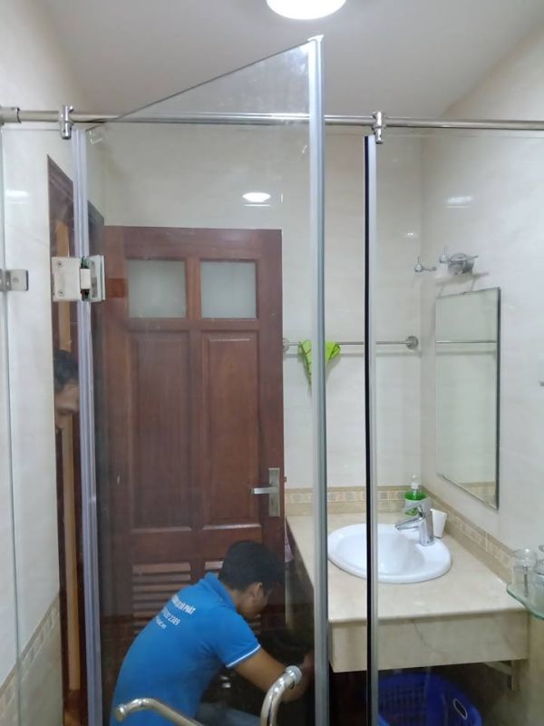 Lắp đặt vách tắm kính thẳng 180 độ 3.2m2 tại Láng Hạ Hà Nội
