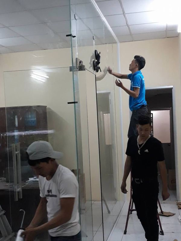 Lắp đặt Vách kính văn phòng 24.3m2 Kính 10mm tại 187 Nguyễn Tuân