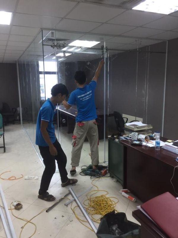 Lắp Vách kính cửa lùa ngăn văn phòng 25m2 tại 87 Trần Thái Tông
