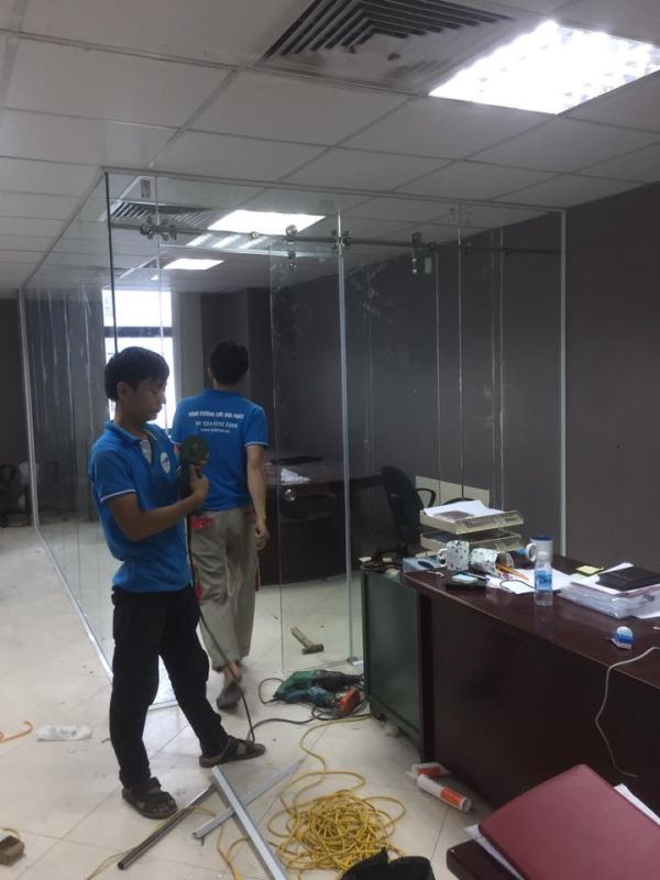 Lắp Vách kính cửa lùa ngăn văn phòng 25m2 tại 87 Trần Thái Tông