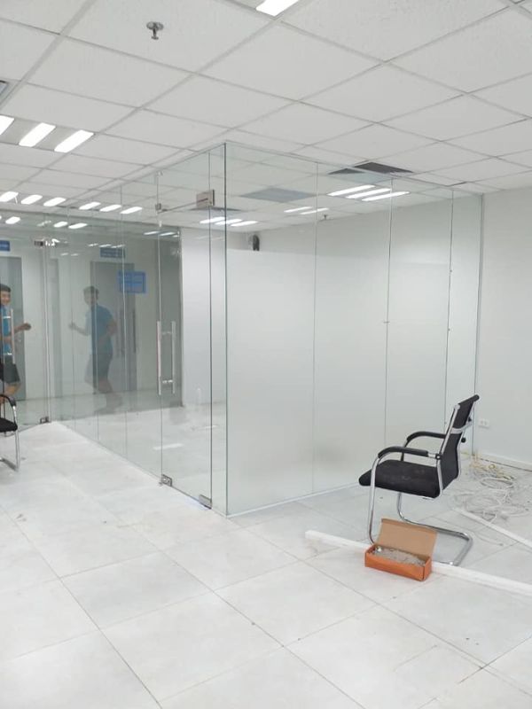 Thi công Vách kính cửa thủy lực ngăn văn phòng 28 m2 tại Dương Đình Nghệ