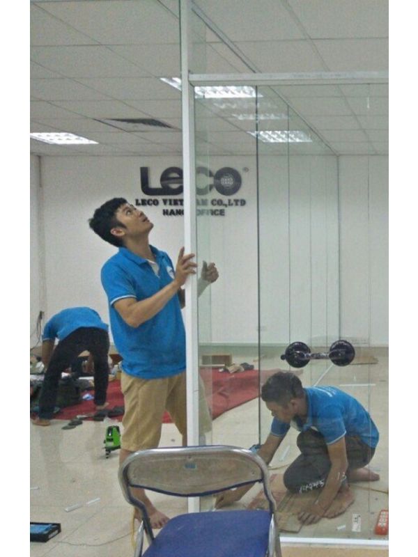 Thi công Vách kính cường lực ngăn văn phòng tại Bà Triệu, 45m2