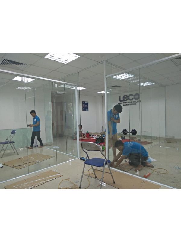 Thi công Vách kính cường lực ngăn văn phòng tại Bà Triệu, 45m2