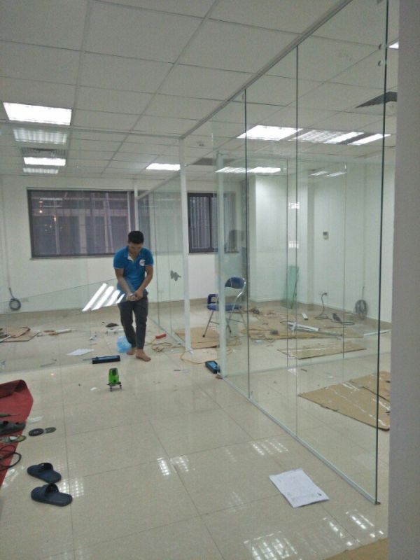 Thi công Vách kính cường lực ngăn văn phòng tại Bà Triệu, 45m2
