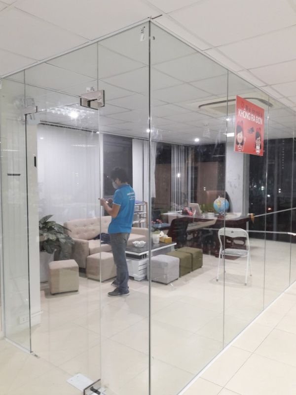 Thi công Vách kính ngăn văn phòng 25m2 tại 396 Nguyễn Xiển