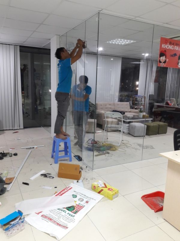 Thi công Vách kính ngăn văn phòng 25m2 tại 396 Nguyễn Xiển