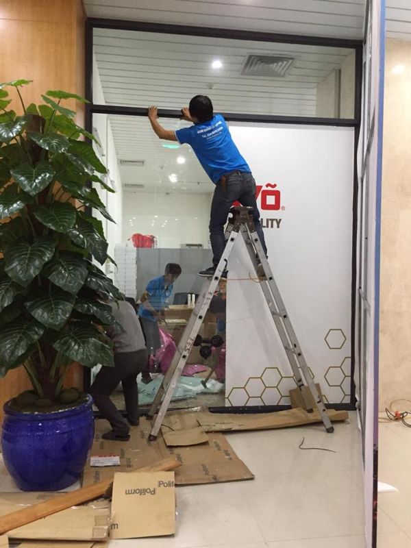 Thi công vách kính văn phòng 12m2 tại Rita Võ Hoàng Quốc Việt