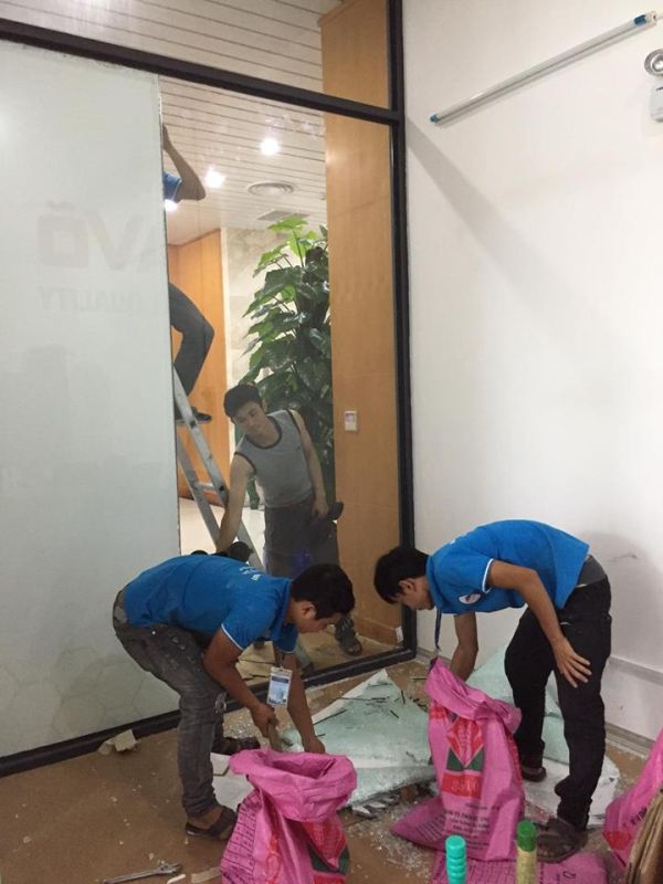 Thi công vách kính văn phòng 12m2 tại Rita Võ Hoàng Quốc Việt