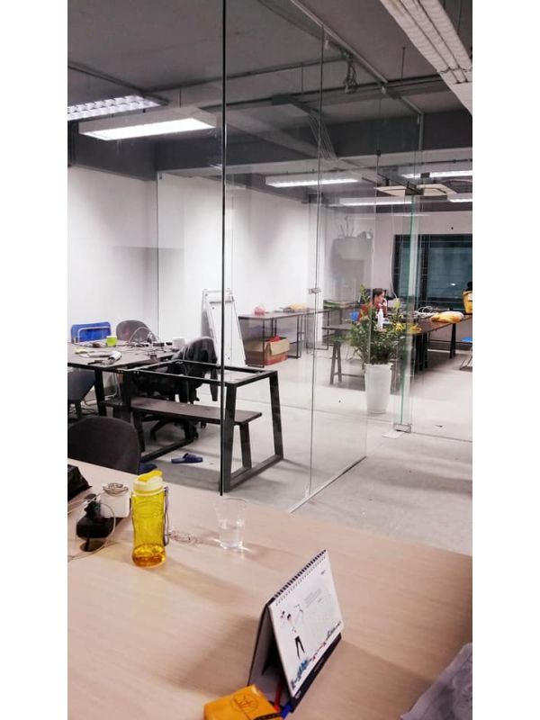 Lắp đặt Vách kính văn phòng 24.3m2 Kính 10mm tại 187 Nguyễn Tuân