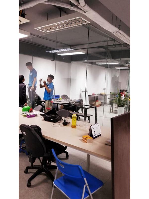 Lắp đặt Vách kính văn phòng 24.3m2 Kính 10mm tại 187 Nguyễn Tuân