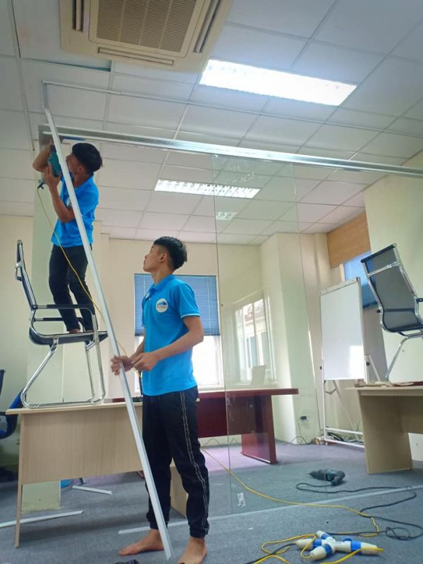 Thi công vách ngăn cửa kính lùa văn phòng Nguyễn Phong Sắc, Cầu Giấy 35m2