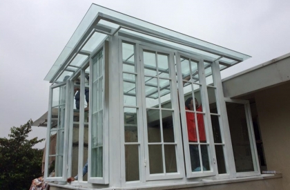 Lắp mái kính khung sắt tại biệt thự Ecopark