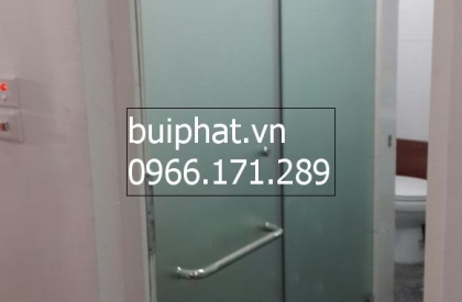 Phòng tắm kính nhà anh Tuệ - VP6 Linh đàm