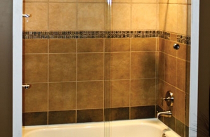 Sử dụng vách kính cho phòng tắm tiện nghi và hiện đại
