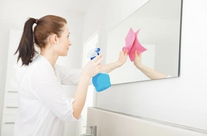 Cách làm sạch gương trong nhà tắm