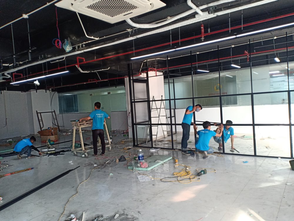 Thi công cửa kính vách kính văn phòng khung sắt