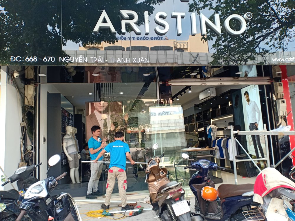 Thi công cửa kính cường lực 