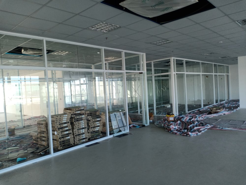 Vách kính khung nhôm ngăn văn phòng