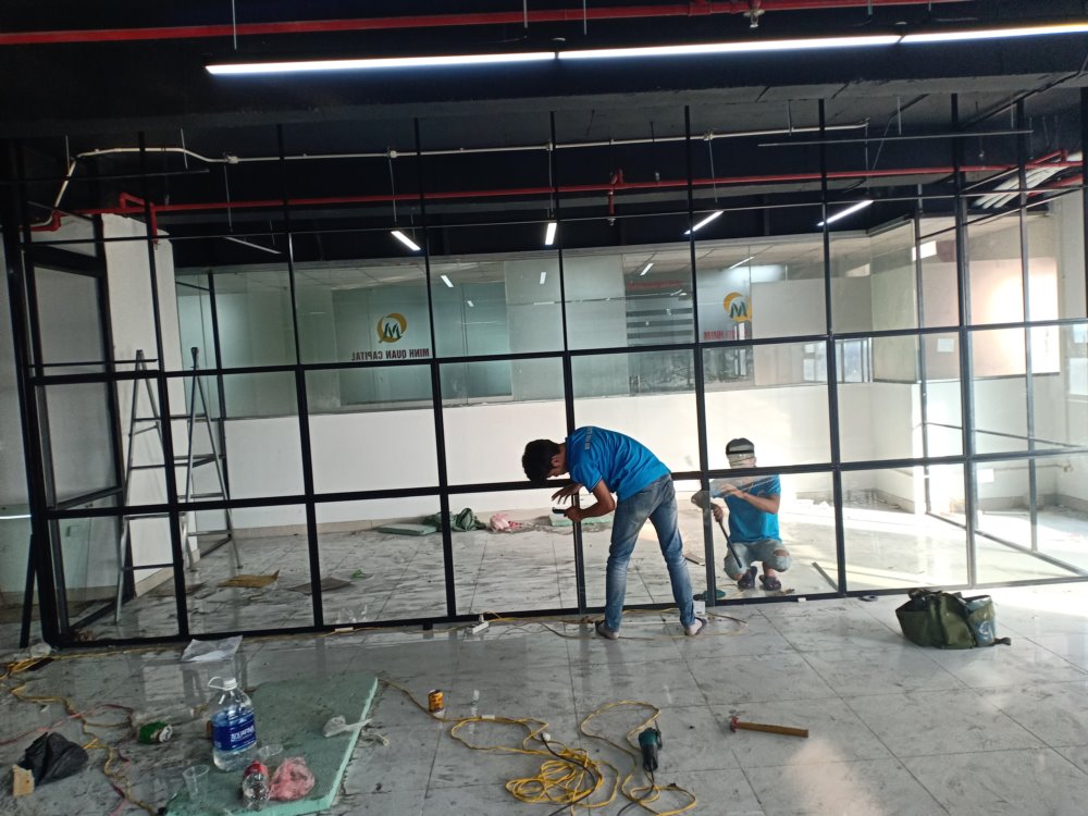 Thi công vách kính ngăn văn phòng