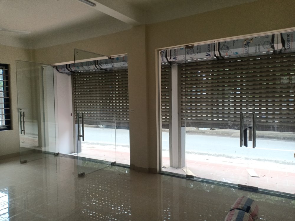 Lắp đặt cửa kính thủy lực mặt tiền