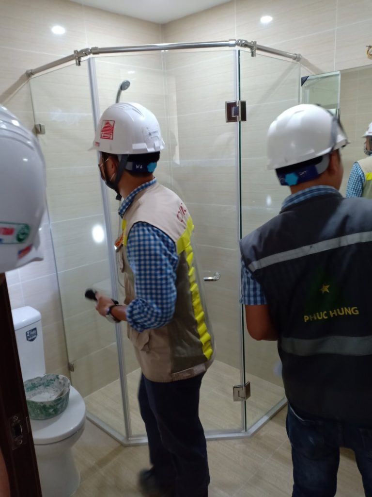 Thi công vách kính nhà tắm hiện đại giúp không gian luôn khô thoáng